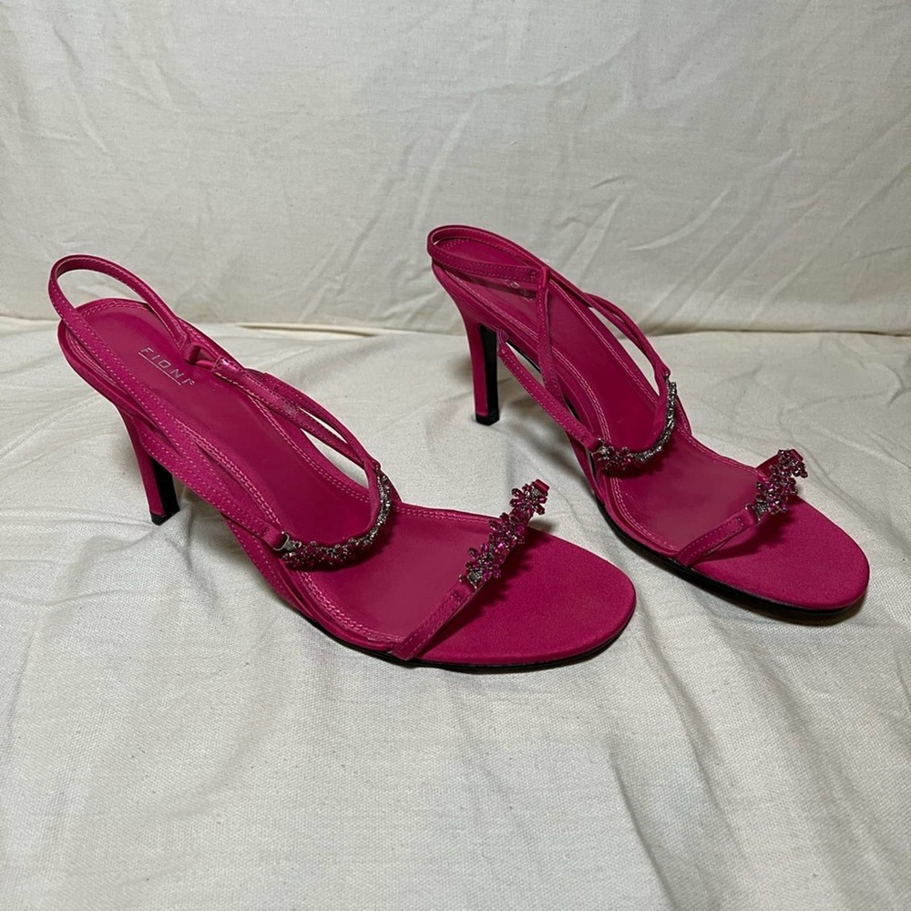 Fioni Fuchia Pink Satin Rhinestone Flower Strappy Sandals size 8